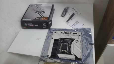 MSI B650M PROJECT ZERO AM5 DDR5 7600MHZ(OUTLET)