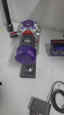 DYSON V8 ADVANCED DIKEY SUPURGE(OUTLET)
