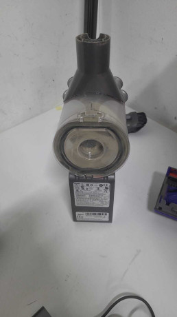 DYSON V8 ADVANCED DIKEY SUPURGE(OUTLET)