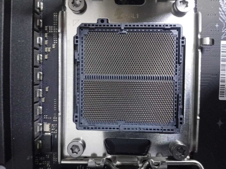 ASUS ROG STRIX B850-I GAMING WIFI AMD ANAK(OUTLET)