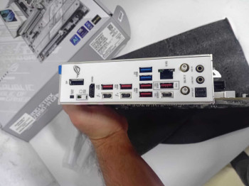 ASUS ROG STRIX Z890-A GAMING WIFI DDR5 5XM(OUTLET)