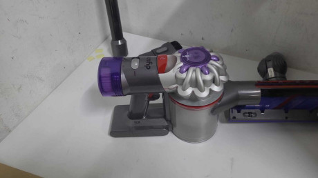 DYSON V8 ADVANCED DIKEY SUPURGE(OUTLET)